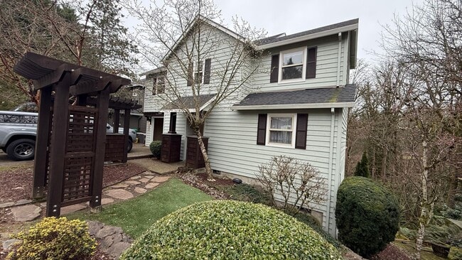 Building Photo - Spacious single-family home located in Southwest