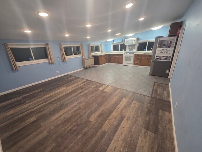 Cocina-sala de estar de planta abierta - 117 Arlington Ave