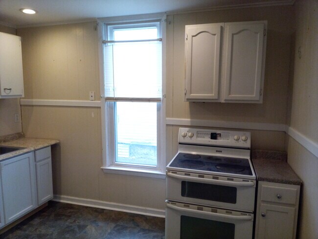 Building Photo - 38 Greenwood Pl