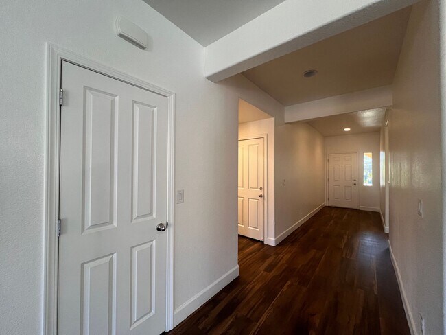 Foto del edificio - Luxurious 4 bedroom 3 bath family home in ...