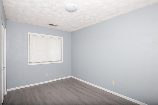 Foto del edificio - 3430 Holiday Ct