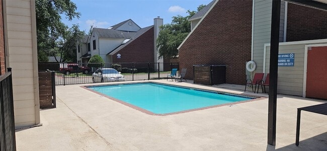 Building Photo - 739 N Nursery Rd