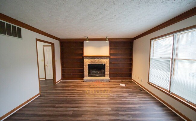 Foto del edificio - Move-in Special! Move in before the end of January and receive 50% OFF February’s rent! Large 3 B...