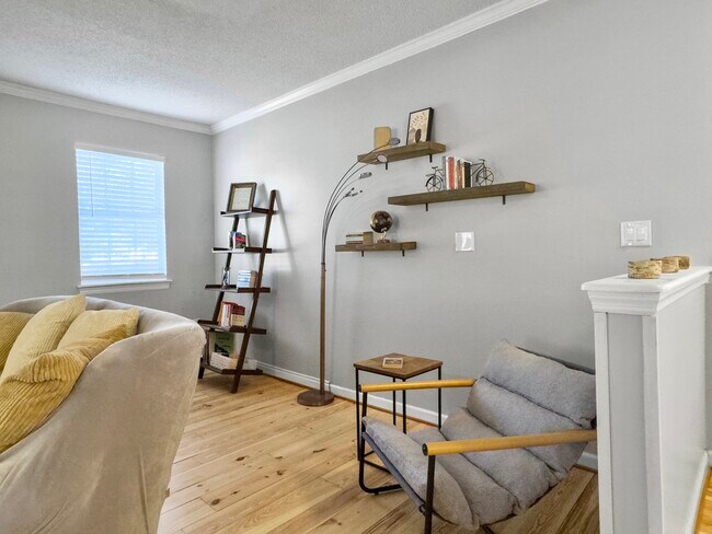 zona de lectura / sala de estar - 7900 Elderberry Cir