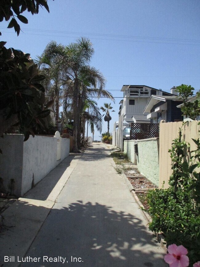 Building Photo - 3 br, 2 bath House - 728 Toulon Court