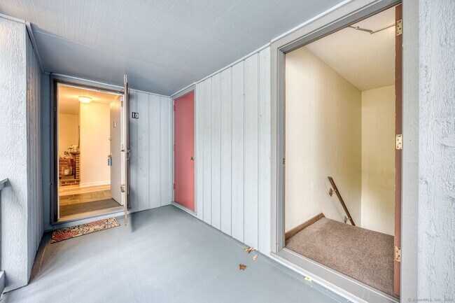 Foto del edificio - 10 Deepwood Dr