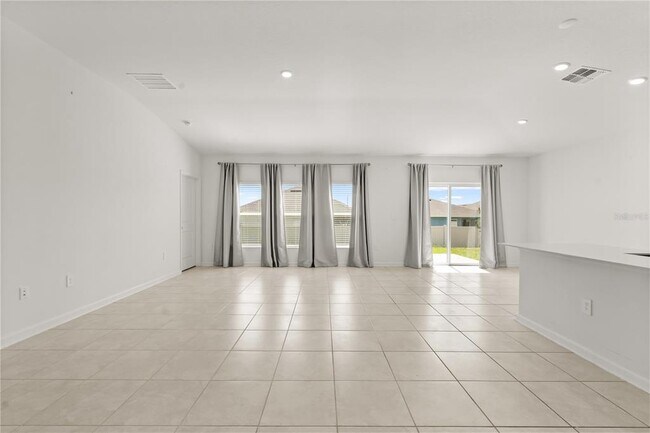 Foto del edificio - 680 Sand Pne Ln