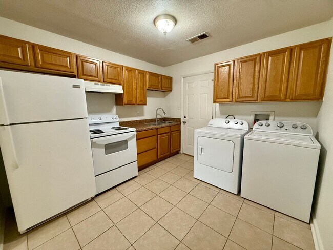 Building Photo - 3705 Griffin St