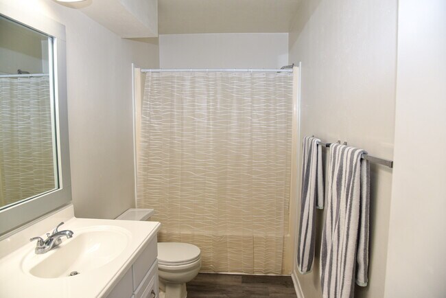 Building Photo - 700 Navarro Dr