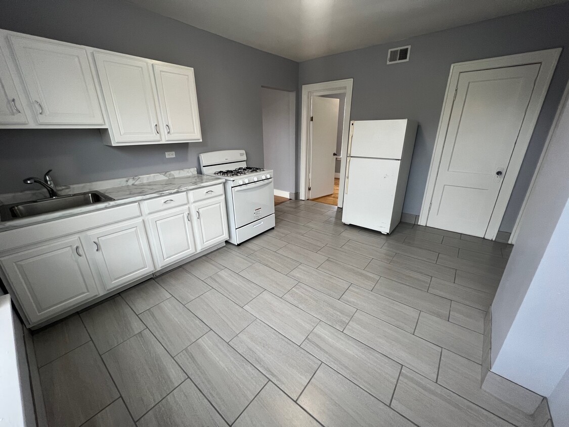 Primary Photo - 2925 W 40th Pl