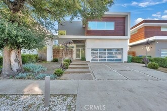 Building Photo - 16518 Moorpark St