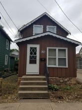 Building Photo - 525 W Addison St