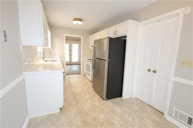 Building Photo - 1359 Oakengate Dr
