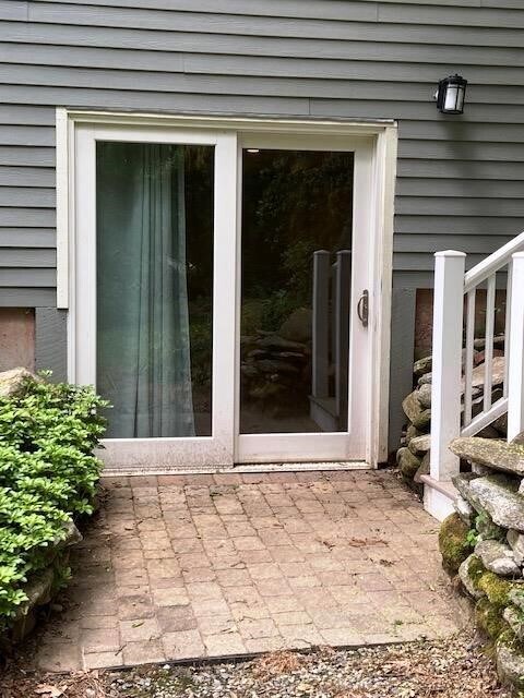 Private Entrance - 65 Isleib Rd