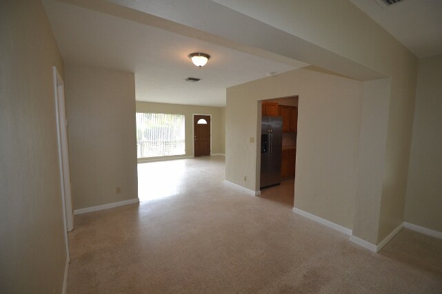 Foto del edificio - 4687 NE 18th Ave