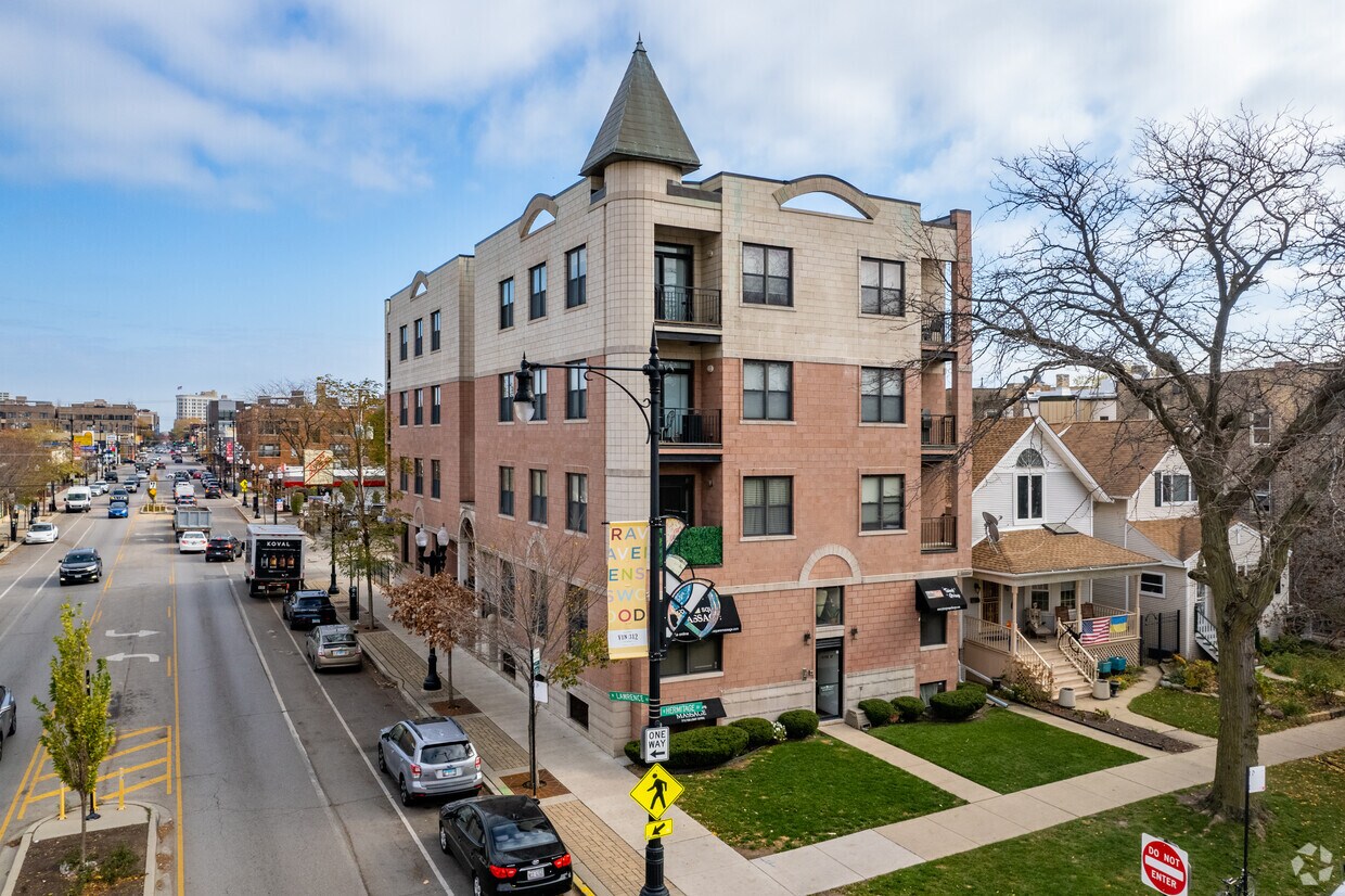 Primary Photo - 1733-1735 W Lawrence Ave