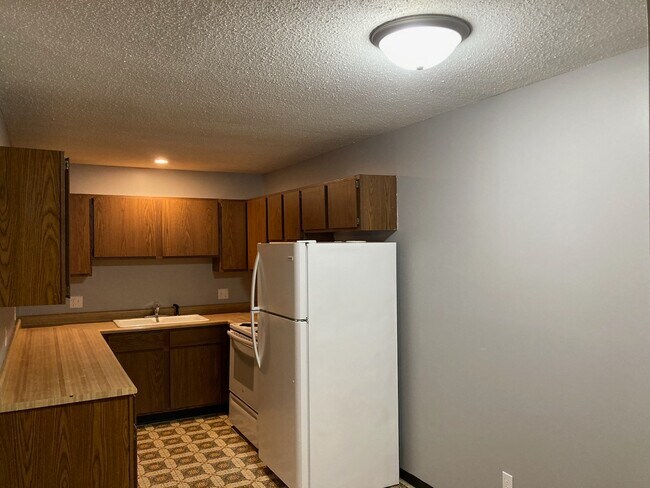 Building Photo - 15 W Warren St