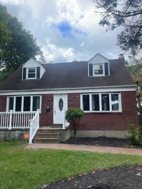 Primary Photo - 6 Manor Pl