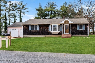 Building Photo - 918 Charles Dr