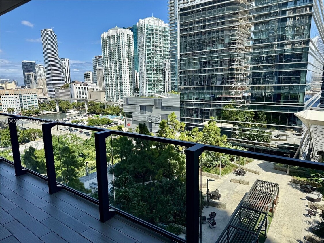 Foto principal - 88 SW 7th St