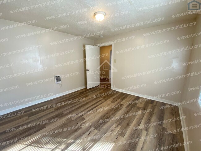 Building Photo - Live Your Fullest Here