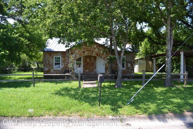 Building Photo - 2 br, 1 bath House - 408 E. North Ave.
