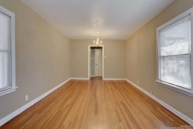 Foto del edificio - 1322 W Malone Ave