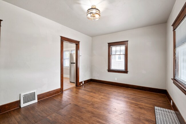 Building Photo - 1100 Shawano Ave