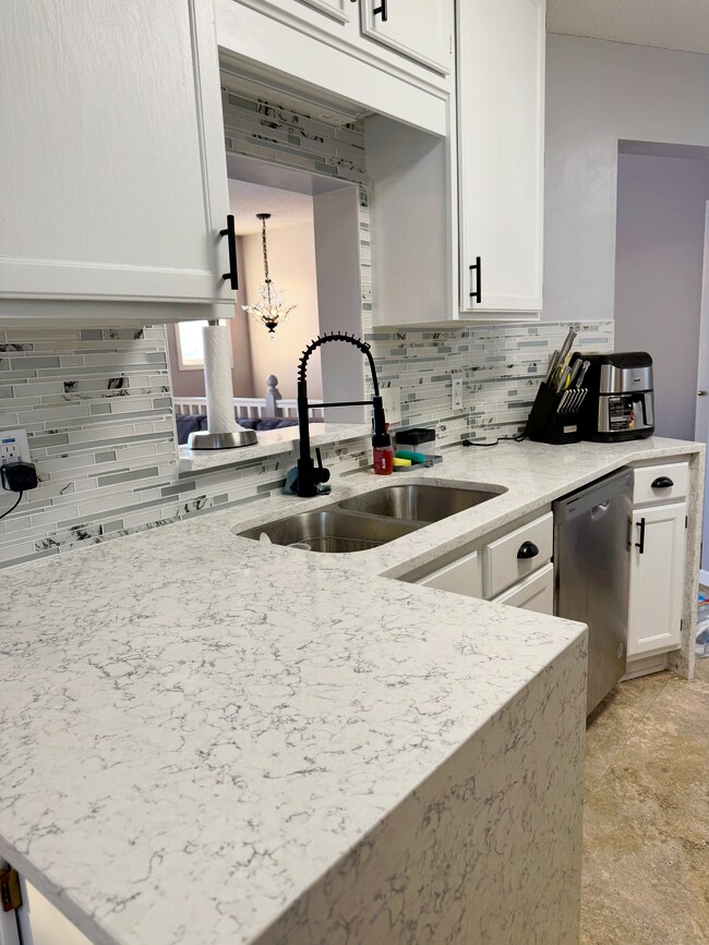 Cocina - 14546 Cobalt Ave