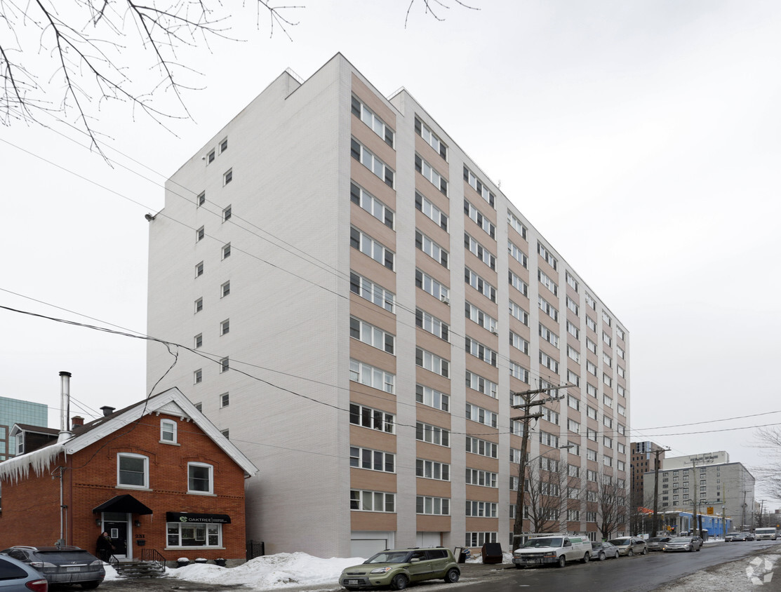 Primary Photo - Algonquin Hotel Apartments