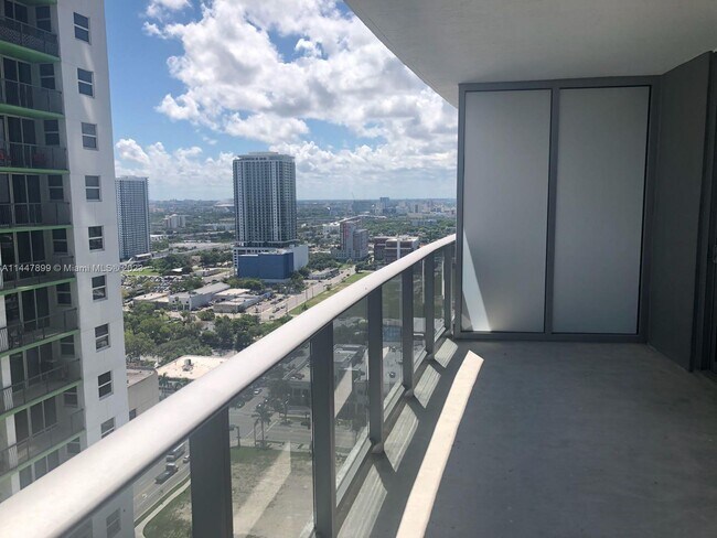 Foto del edificio - 488 NE 18th St