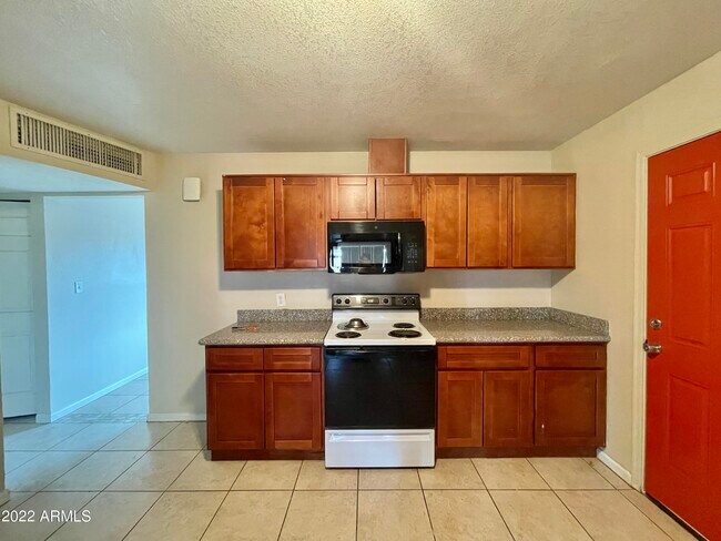 Building Photo - 414 E Garfield St