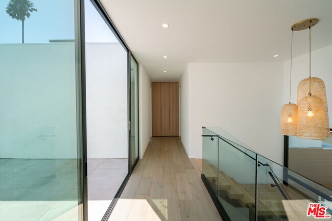 Foto del edificio - 444 Kings Rd