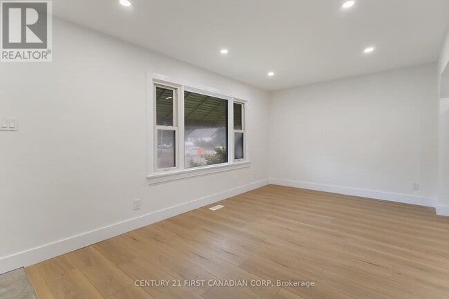 Building Photo - 142 Highbury Ave N