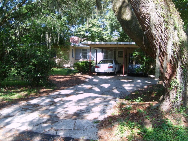 Foto del edificio - Huge 4/2 House Right Behind Midtown!!