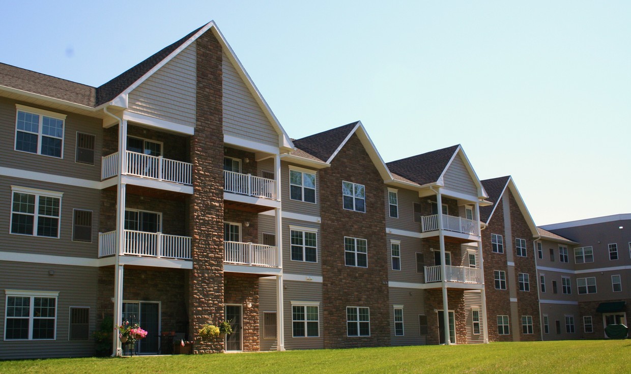 Primary Photo - Falcon Trace Active Adult Living