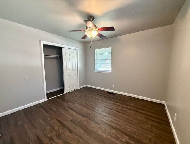 Foto del edificio - Beautiful 3BD 1.5BA Home W/  Bonus Room in...
