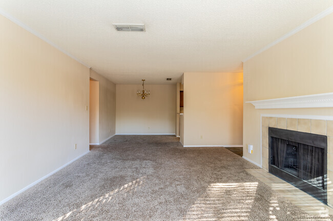 1BD, 1BR - 784SF - Living Area - Colony Woods