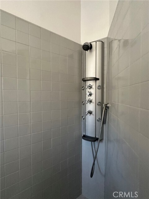 Building Photo - 1046 S Hudson Ave