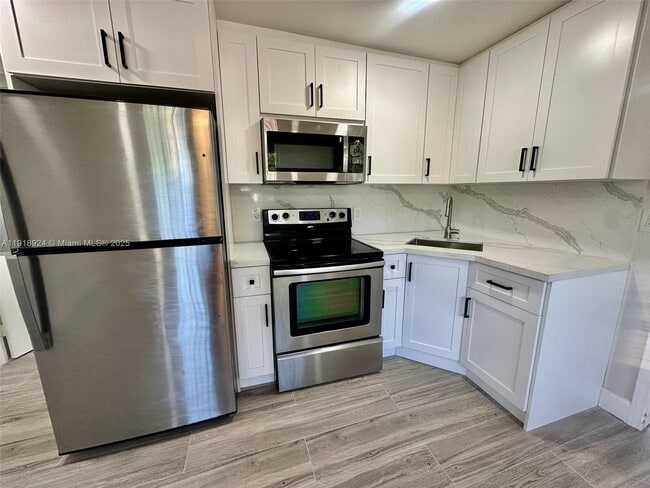 Foto del edificio - 1360 NW 132nd St