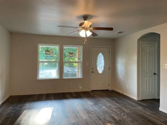 Building Photo - 820 Cove Dr