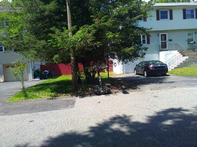 Building Photo - 27 Brook St