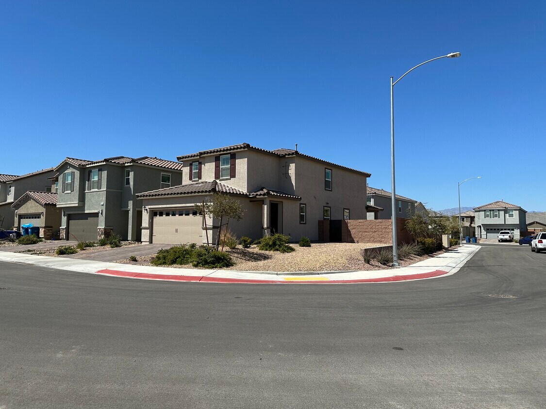 Foto principal - 6458 Blue Ember Ave