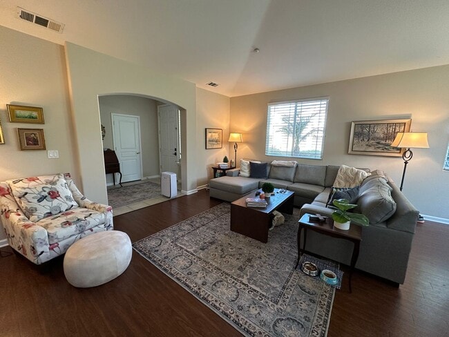 Building Photo - La Ventana Estates 3 bdrm Townhome Available