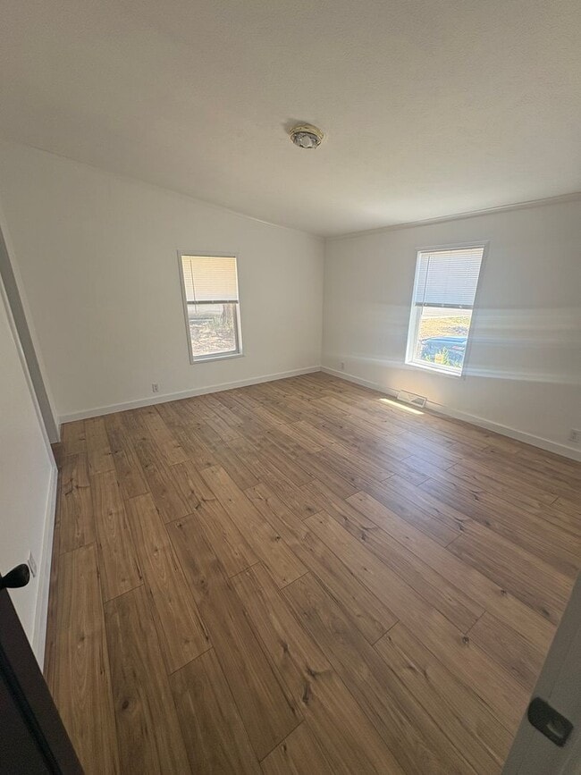 Building Photo - 3 bedroom 2 bathroom