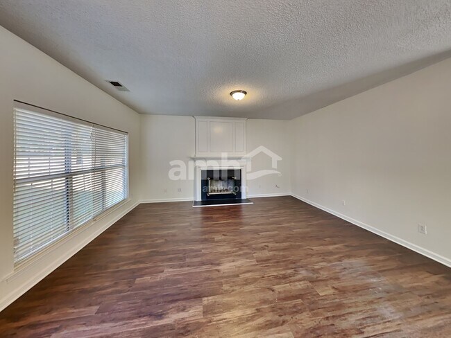 Foto del edificio - 11200 Longhedge Ln