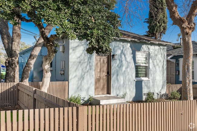 Building Photo - 1728 N Sierra Bonita Ave