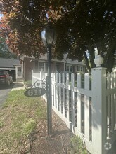 Building Photo - 611 Woodside Ave