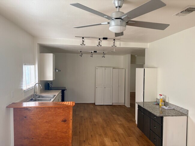 Foto del edificio - 8415 Reed Rd