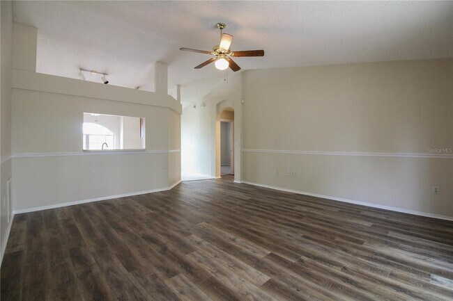 Foto del edificio - 527 Emerald Cove Loop